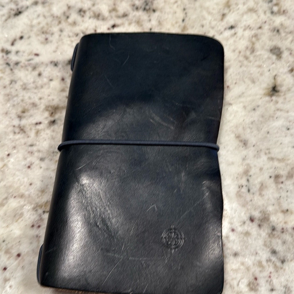 Old Trend Modern Vintage, Nomad Carry-all-wallet